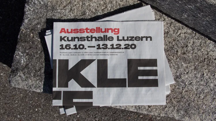 kunsthalle luzern kunst l21 loewendenkmal corporate design blau rot zeitung 007