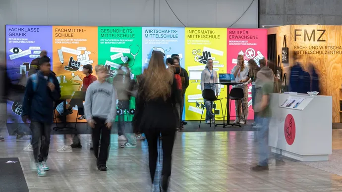 Equipe visuelle luzern emmenbruecke agentur grafik zebi zentralschweizer bildungsmesse messestand fmz fachmittelschule luzern szenografie 9