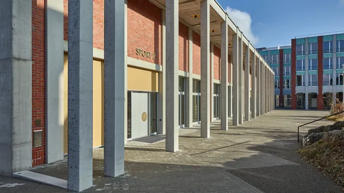 Equipe visuelle luzern emmenbruecke agentur grafik design signaletik kantonsschule ausserschwyz pfaeffikon sz hochbauamt kanton schwyz 001