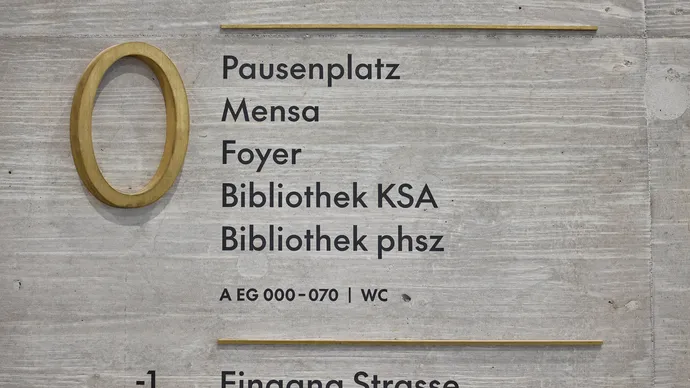 Equipe visuelle luzern emmenbruecke agentur grafik design signaletik kantonsschule ausserschwyz pfaeffikon sz hochbauamt kanton schwyz 005