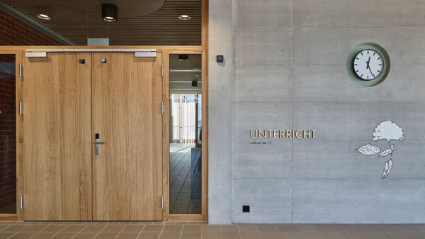 Equipe visuelle luzern emmenbruecke agentur grafik design signaletik kantonsschule ausserschwyz pfaeffikon sz hochbauamt kanton schwyz 009