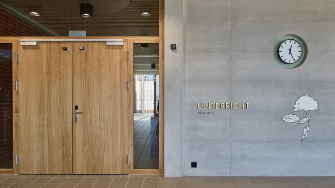 Equipe visuelle luzern emmenbruecke agentur grafik design signaletik kantonsschule ausserschwyz pfaeffikon sz hochbauamt kanton schwyz 009