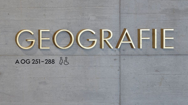 Equipe visuelle luzern emmenbruecke agentur grafik design signaletik kantonsschule ausserschwyz pfaeffikon sz hochbauamt kanton schwyz 010