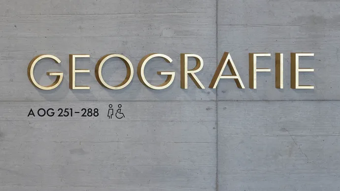 Equipe visuelle luzern emmenbruecke agentur grafik design signaletik kantonsschule ausserschwyz pfaeffikon sz hochbauamt kanton schwyz 010