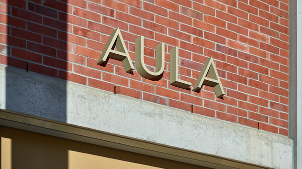 Equipe visuelle luzern emmenbruecke agentur grafik design signaletik kantonsschule ausserschwyz pfaeffikon sz hochbauamt kanton schwyz 018