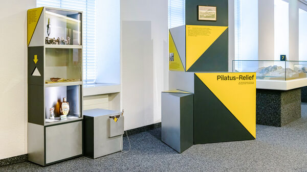 Equipe visuelle luzern emmenbruecke agentur grafik design museum luzern was wiegt demokratie ausstellung szenografie beschriftung 005