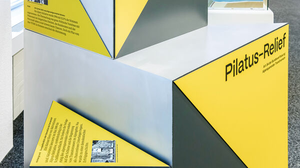 Equipe visuelle luzern emmenbruecke agentur grafik design museum luzern was wiegt demokratie ausstellung szenografie beschriftung 009