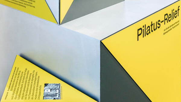 Equipe visuelle luzern emmenbruecke agentur grafik design museum luzern was wiegt demokratie ausstellung szenografie beschriftung 011