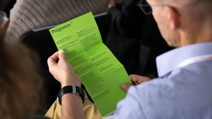 Equipe visuelle luzern emmenbruecke agentur grafik design identität szenografie screen animation stiftungssymposium 2025 swissfoundations programm flyer