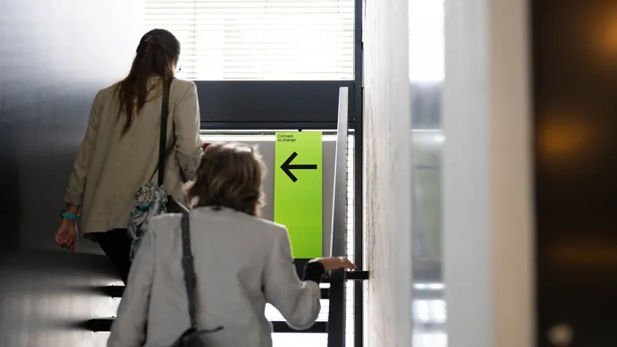 Equipe visuelle luzern emmenbruecke grafik agentur visuelle identität szenografie screen animation stiftungssymposium2025 swissfoundations signaletik