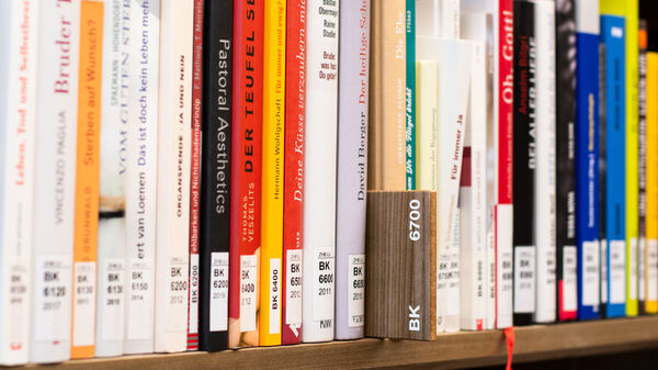 Equipe visuelle luzern emmenbruecke agentur grafik signaletik zhb zentral und hochschul bibliothek luzern 2003