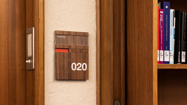 Equipe visuelle luzern emmenbruecke agentur grafik signaletik zhb zentral und hochschul bibliothek luzern 2011